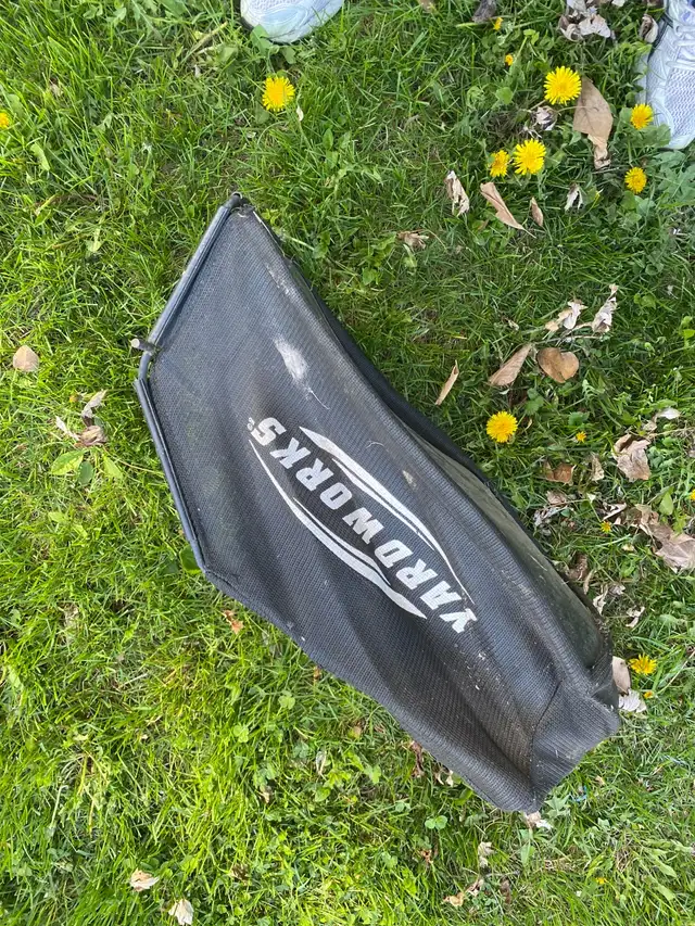 yardwork lawnmower basket bag in Lawnmowers & Leaf Blowers in City of Toronto - Image 4