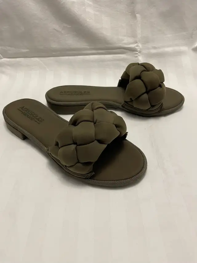 Women’s sandals in Women's - Shoes in City of Toronto - Image 2