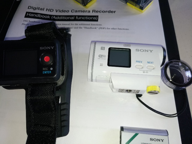 Sony Action Camera in Cameras & Camcorders in Brantford - Image 4