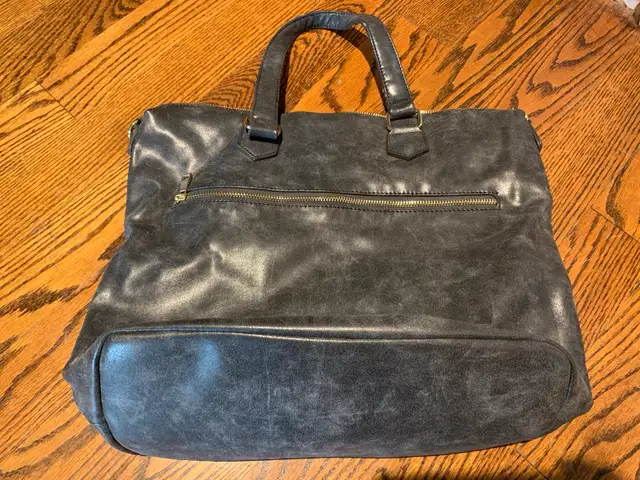 Women’s handbags in Women's - Bags & Wallets in City of Toronto - Image 3