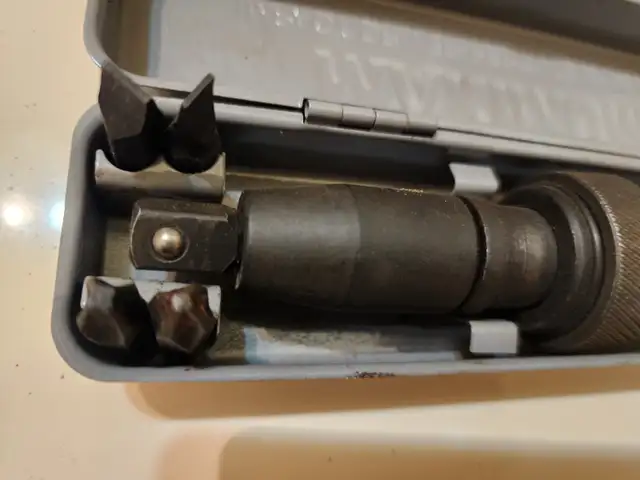 1/2" Drive Impact Screw Driver With 4 Bits And Metal Case. in Hand Tools in Windsor Region - Image 8