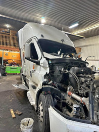 Parting out this 2022 Freightliner Cascadia