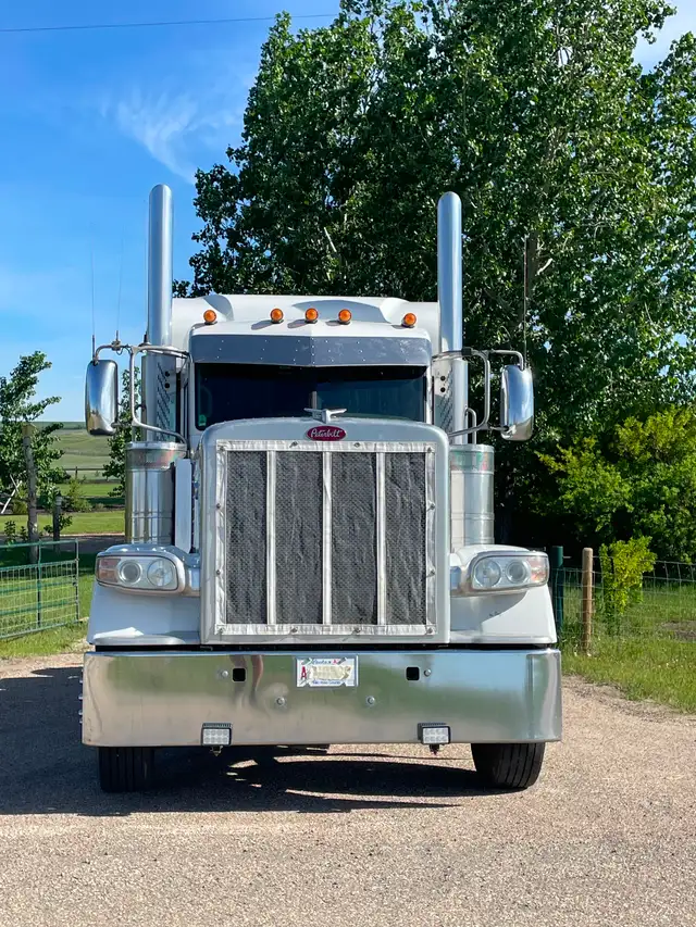 2018 Peterbilt 389 in Heavy Trucks in Calgary - Image 3