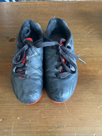 Size 11 Umbro kids soccer shoes 