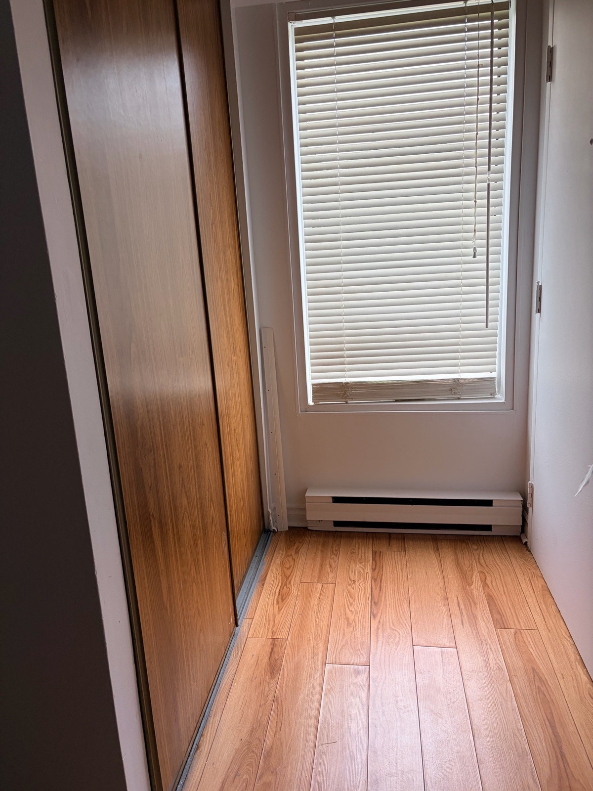 2-BEDS 1-BATH APARTMENT – LEASE TRANSFER IN DORVAL WEST ISLAND — photo 3
