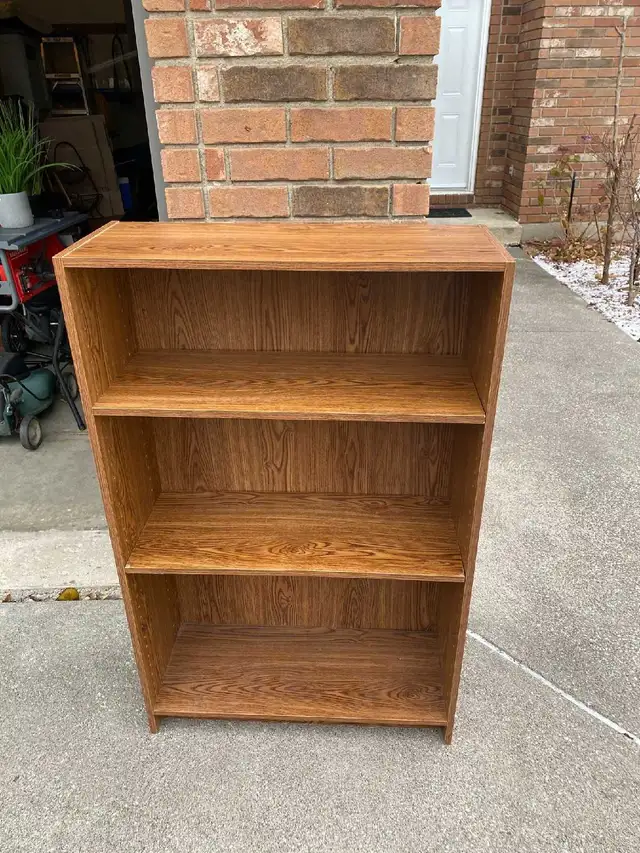 wooden bookshelf bookcase in Bookcases & Shelving Units in Windsor Region - Image 8