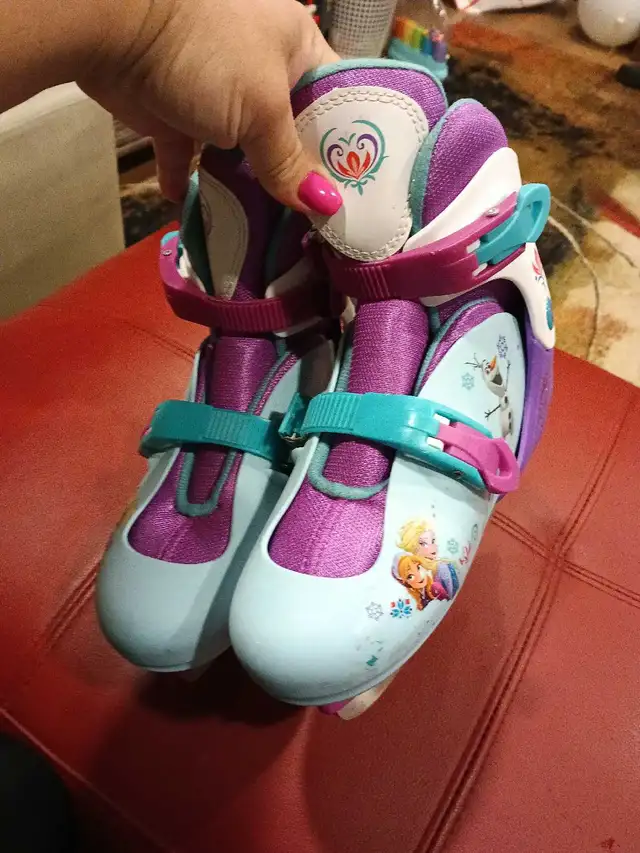 Frozen skates size 12 to 2 in Skates & Blades in Oakville / Halton Region - Image 2