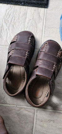 Brand New Youth Size 5 Fishermen Sandals