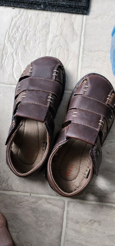 Brand New Youth Size 5 Fishermen Sandals in Other in Edmonton