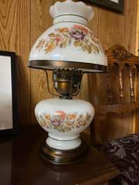 Colonial style lamp