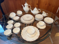 Service de table Royal Doulton Monteigne (H4954) 39 pièces