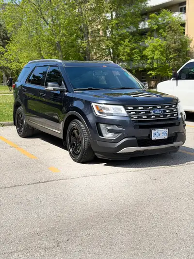 Ford Explorer 2017 xlt with 224567km on it, engine and transmission strong, Drives very well, No war...