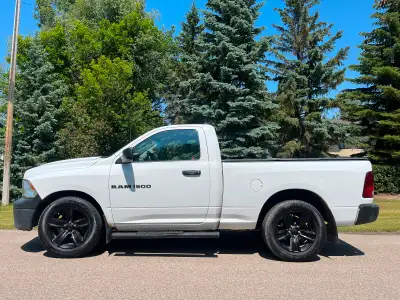 Very well maintained regular cab 6,4” regular box. 3.7L V6 engine, excellent on fuel. Comes with 20”...