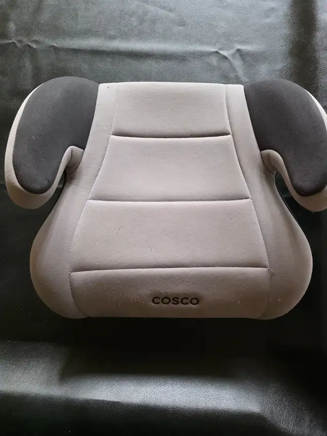 car booster seat in Strollers, Carriers & Car Seats in Peterborough - Image 2