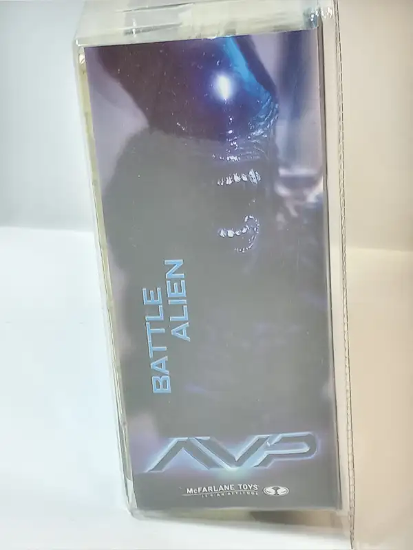 Alien vs Predator, AVP Battle Alien, McFarlane Toys Figure in Arts & Collectibles in Kitchener / Waterloo - Image 9