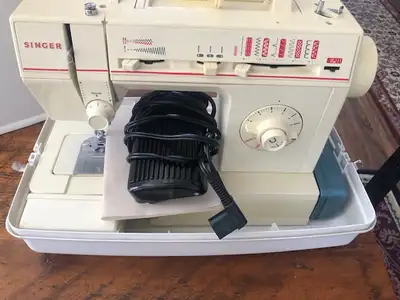 PORTABLE SINGER MERRIT 4530 SEWING MACHINE, View more