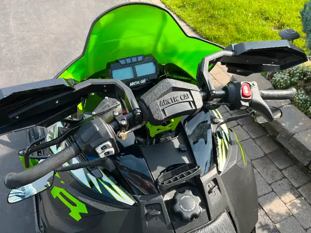 Motoneige in Snowmobiles in Laval / North Shore - Image 7