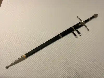 Replica of Aragorn’s sword from Lord of the Rings, for display purposes only! Sone of the finish is...