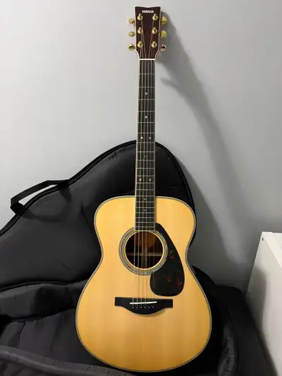 Yamaha LS16 almost brand new condition. Will come with the Yamaha gig bag. Message for more informat...