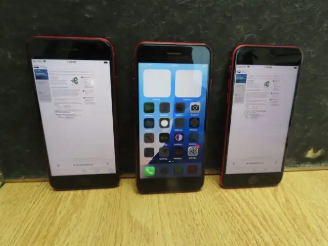 Apple 64GB iPhone SE Product Red in Cell Phones in Delta/Surrey/Langley - Image 2