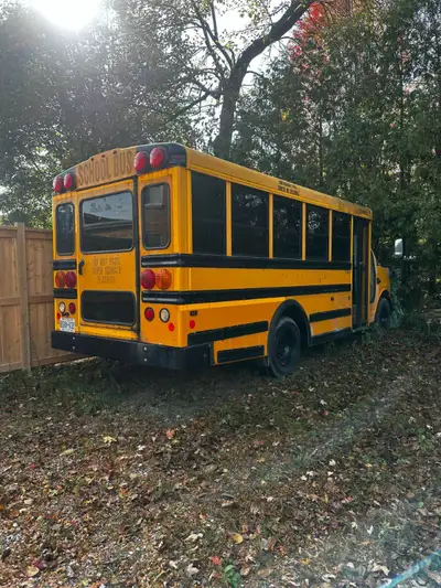 2009 Chevrolet School Bus Engine - 8 Cylinder - Gasoline KM's - 242,000 Currently stored in Chatham,...
