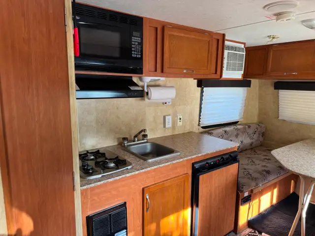 2014 STARCRAFT RB-14 TRAVEL TRAILER in Travel Trailers & Campers in Nanaimo - Image 7