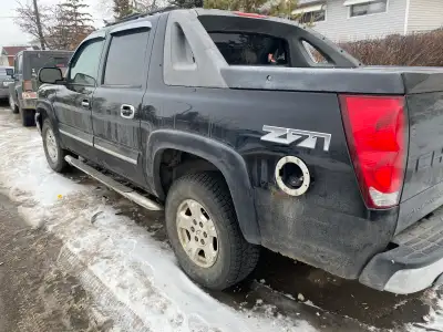 Hello selling 04 Chevrolet avalanche auto Fully loaded leather heated seats sun rooof 4 brand new ti...