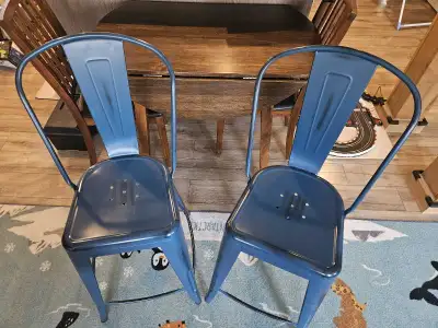 Two matching blue metal, counter height stools. Great shape, clean, sturdy. 24" high at seat