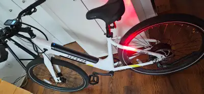 Vélo électrique Aventon Pace 350 Grandeur M/L, View more