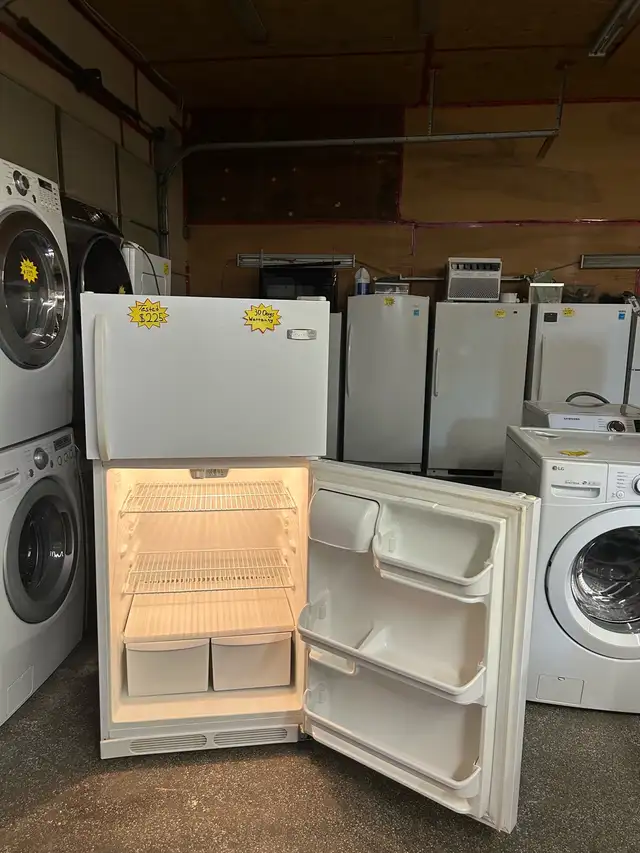 Frigidaire fridge works great no issues 30 days warranty. in Refrigerators in Kitchener / Waterloo - Image 7