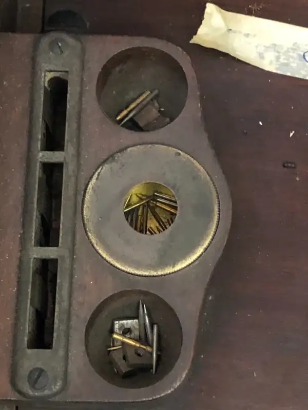 Gramophones- 3 units in Arts & Collectibles in Revelstoke - Image 8