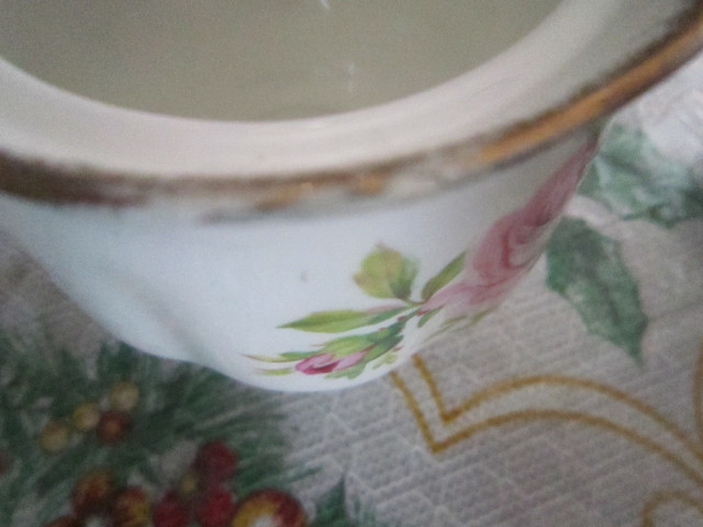 Royal Albert AMERICAN BEAUTY china set, Service for 4 in Arts & Collectibles in Corner Brook - Image 3