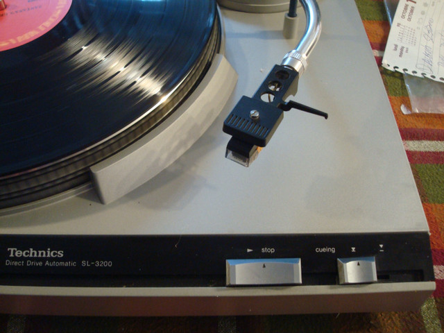 Table tournante Technics SL-3200 Turntable - Direct drive dans Chaînes stéréo  à Longueuil/Rive Sud - Image 2