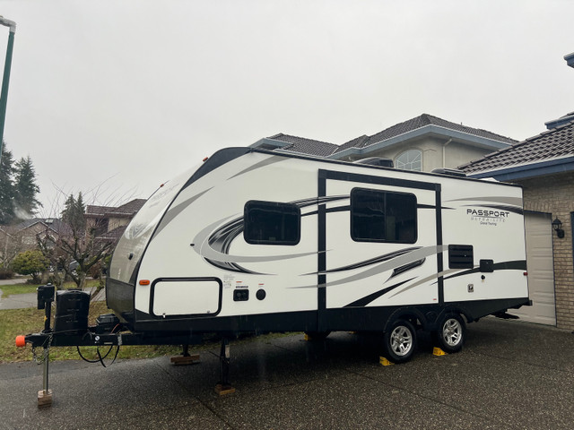 2017 keystone passport ultra lite travel trailer for sale  in Travel Trailers & Campers in Burnaby/New Westminster