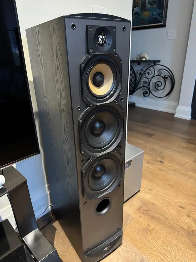 Paradigm Studio 100 V. 2, 2 Floor standing with centre and rear in Speakers in City of Toronto - Image 2