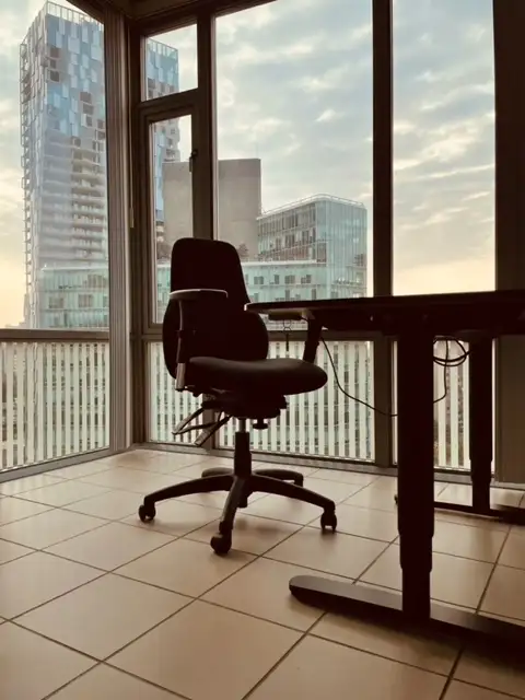 EXECUTIVE HOME OFFICE Desk / Chair / File Cabinet / Light / AC + in Desks in Downtown-West End - Image 12