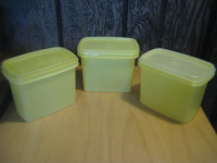 Vintage TUPPERWARE #1243 Yellow Storage Container. 10$ chacun