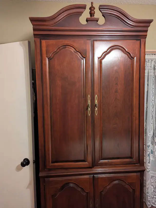 Vintage Kroehler entertainment / display cabinet in Hutches & Display Cabinets in Calgary - Image 3