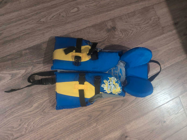 Life Jackets for child in Exercise Equipment in Oakville / Halton Region