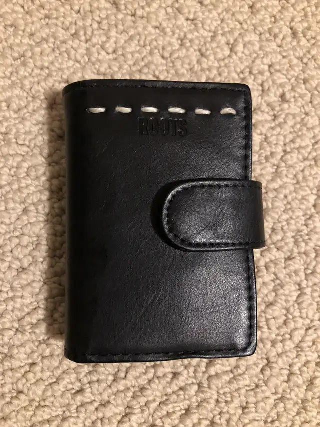 Wallets/wristlet $5-$15 in Women's - Bags & Wallets in Guelph - Image 4