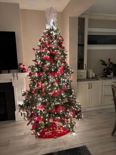 beautiful 9 foot Christmas tree, View more