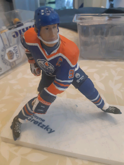 Both figures have been displayed, sticks are missing, but otherwise in excellent condition Gretzky L...