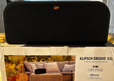 Pick up only GTOWN Price is Firm Take your music anywhere with concert-level sound from the Klipsch...