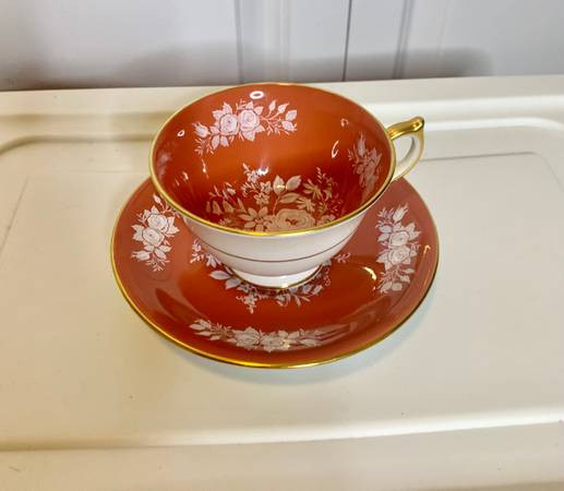 Vintage Aynsley Fine English Bone China Teacup & Saucer Orange w in Arts & Collectibles in Burnaby/New Westminster - Image 3