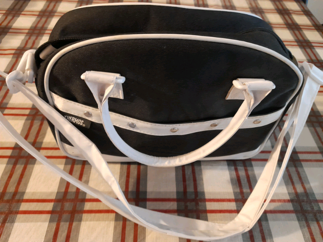 Lunch bag in Storage & Organization in Oakville / Halton Region - Image 2