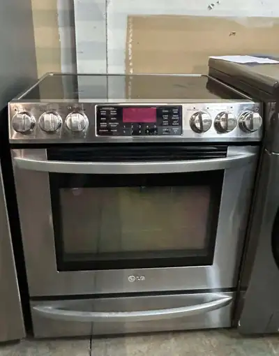 Livraison de laveuse-sécheuse Frigidaire et cuisinière aujourd'h, View more