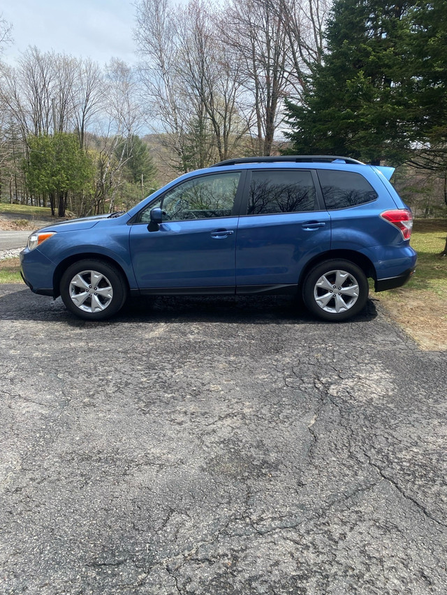 Subaru Forester bas km dans Autos et camions  à Laurentides - Image 3