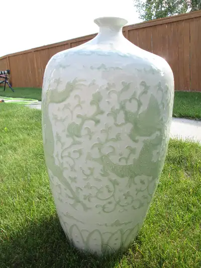 Chinese Green Dragons porcelain vase from China, brand new, View more