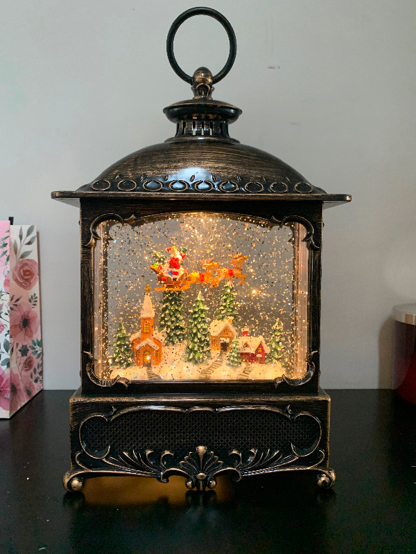 Snow globe lantern with Santa flying over a village in Arts & Collectibles in Kitchener / Waterloo - Image 2