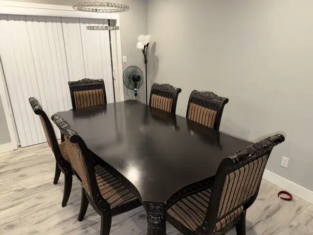 Solid wood Dining Table with 8 chairs in Dining Tables & Sets in Victoria - Image 9